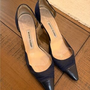 *SOLD* Manolo Blahnik Women's Navy and Black Pumps